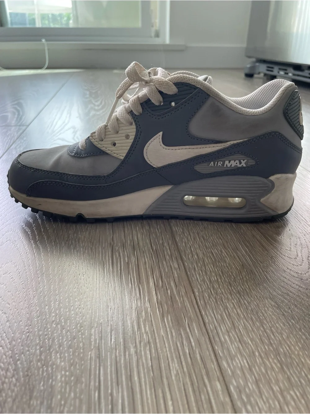 Nike Kids Air Max Low Top Sneakers in Grey and White - Picture 4 of 9